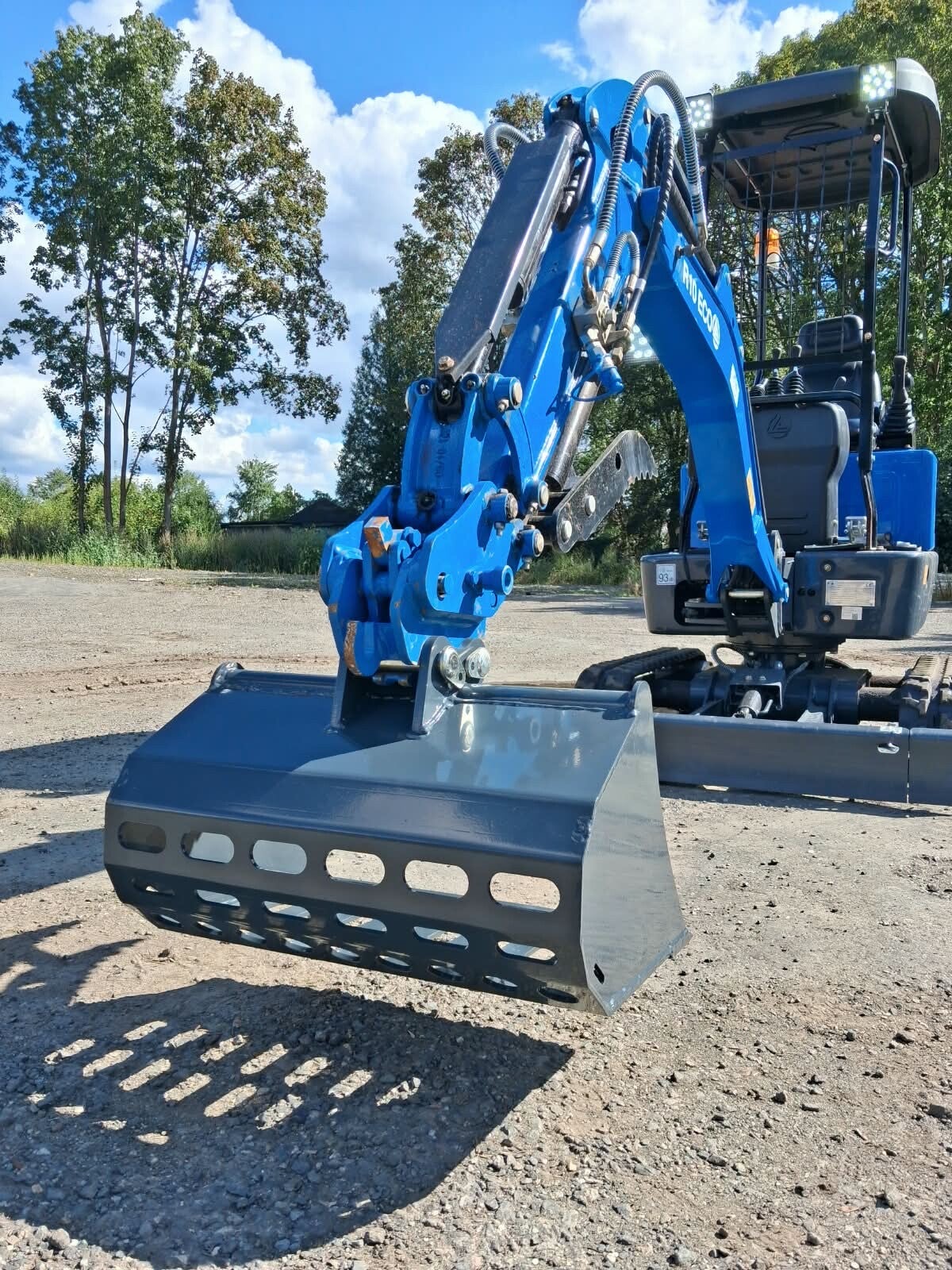 Siebschaufel mit Hardox-Schneide für RIPPA R10, R13, R15 – Ansicht 3